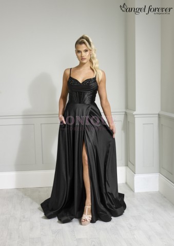 Black Prom Dresses: The Timeless Trend Redefining Elegance – A Sonique Dresses UK Guide